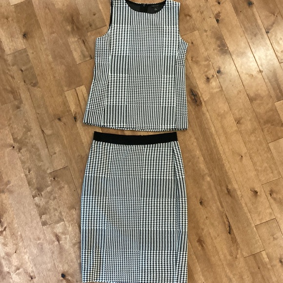 Ann Taylor Dresses & Skirts - Ann Taylor Chic Houndstooth Pencil Skirt & Matching Shell, Size XS/S